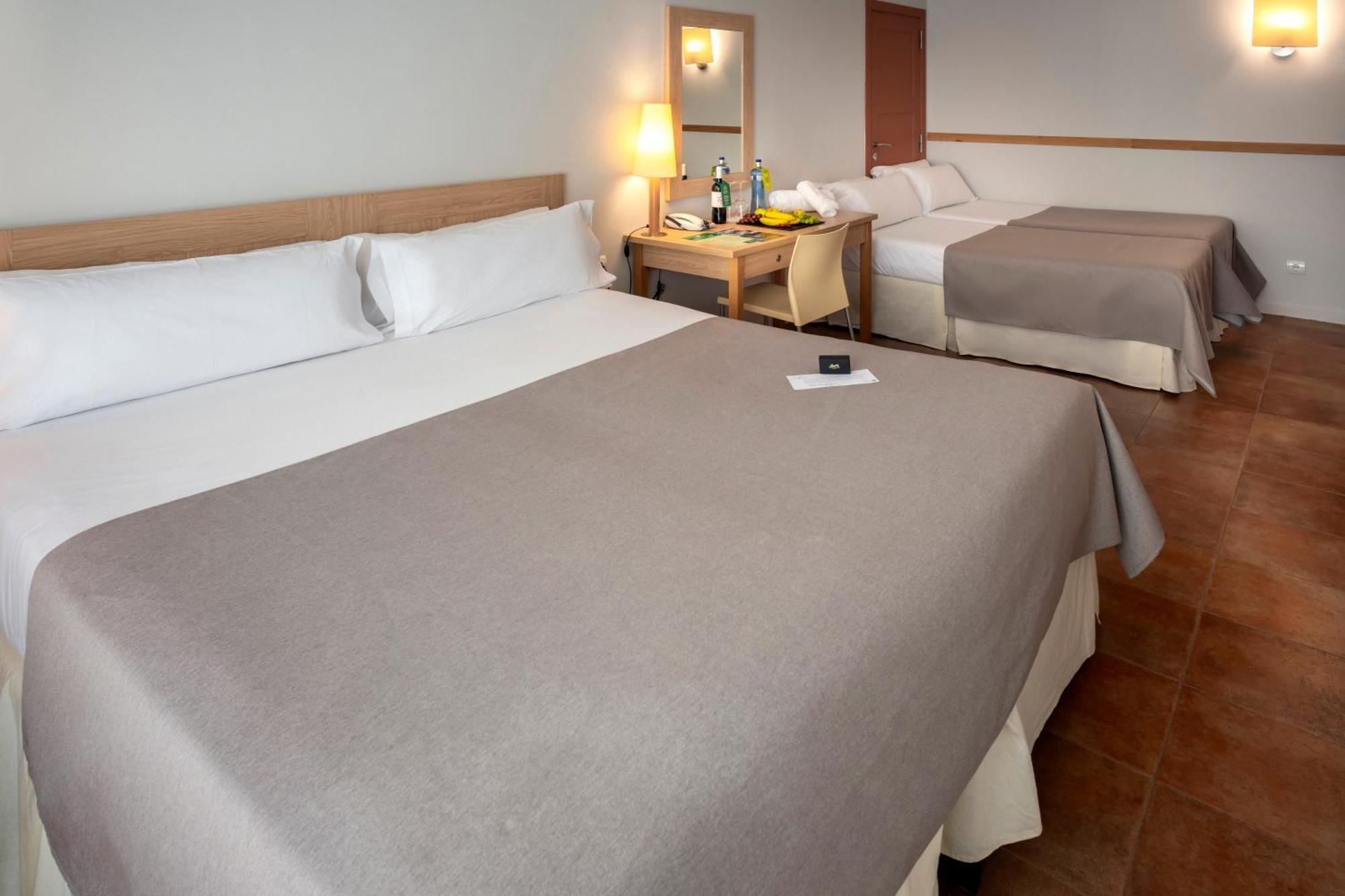 Hotel & Resort Vilar Rural D'Arnes By Serhs Hotels Sant Carlos de la Ràpita חדר תמונה