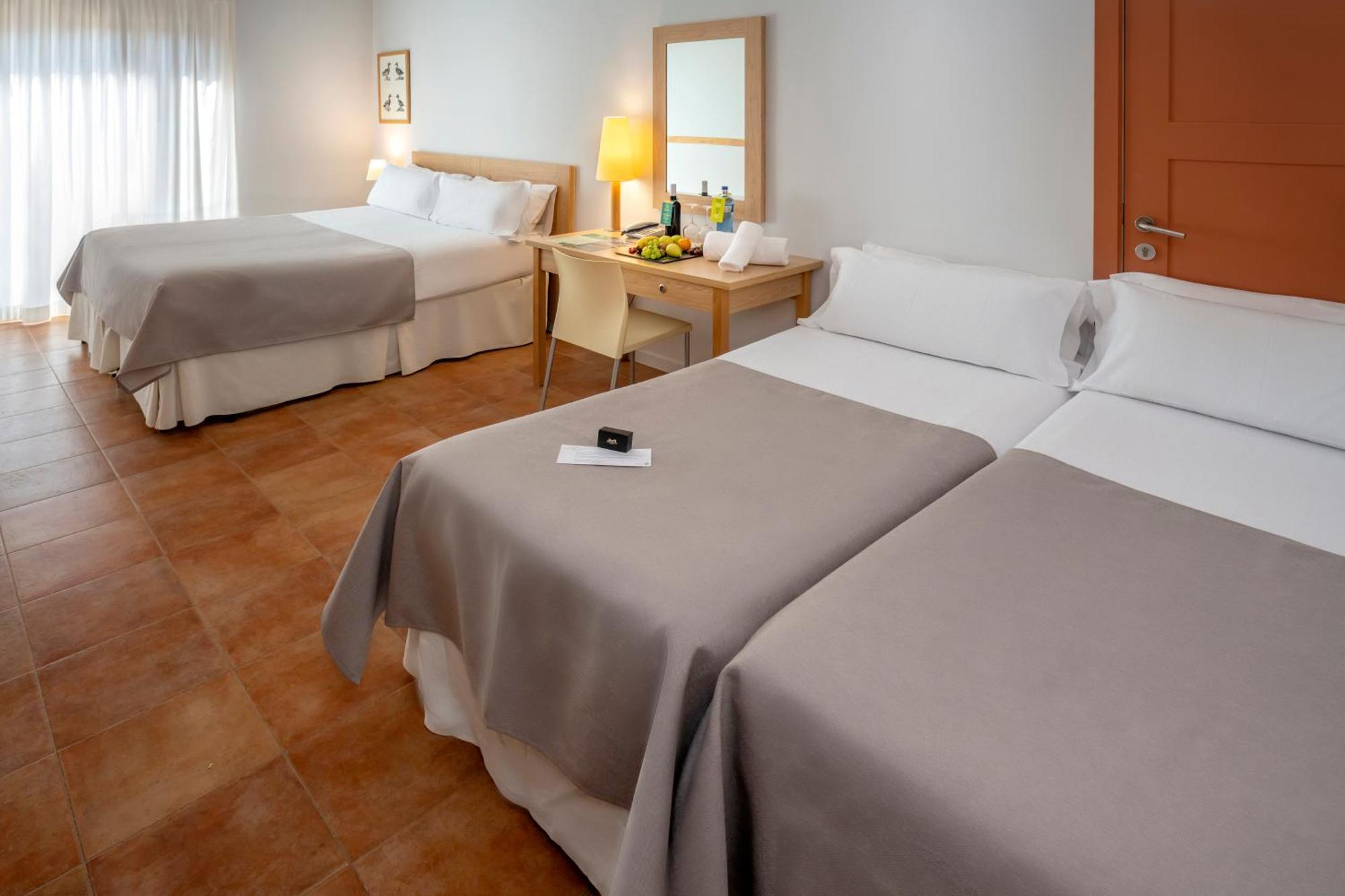 Hotel & Resort Vilar Rural D'Arnes By Serhs Hotels Sant Carlos de la Ràpita חדר תמונה